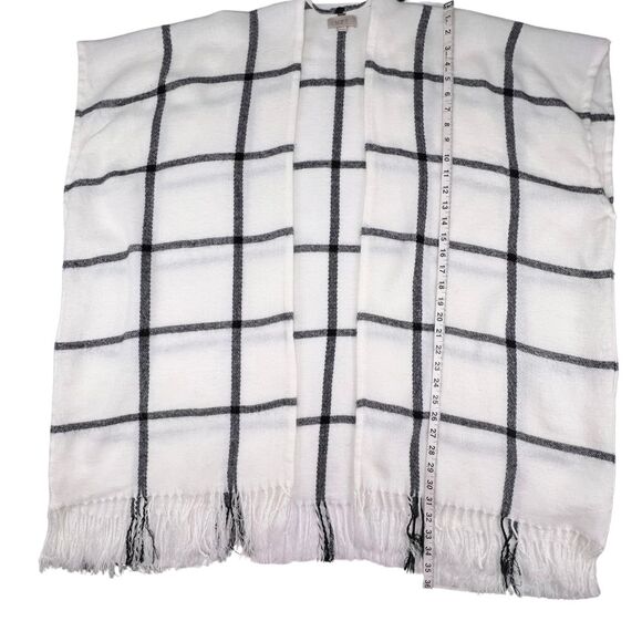 The Loft Shawl One Size Grid Pattern Plaid Soft Knit Open Front Boho Fringe Wrap - Picture 3 of 8
